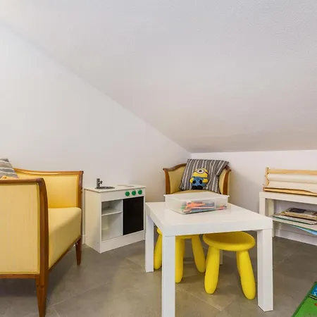 New Eleven On Oliveto Lario